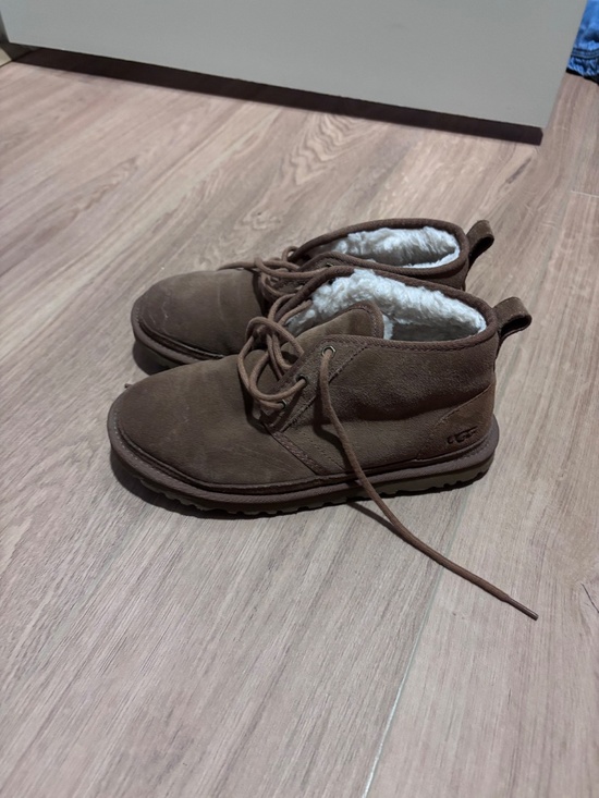 Men’s Uggs Chukka Boot Size 8